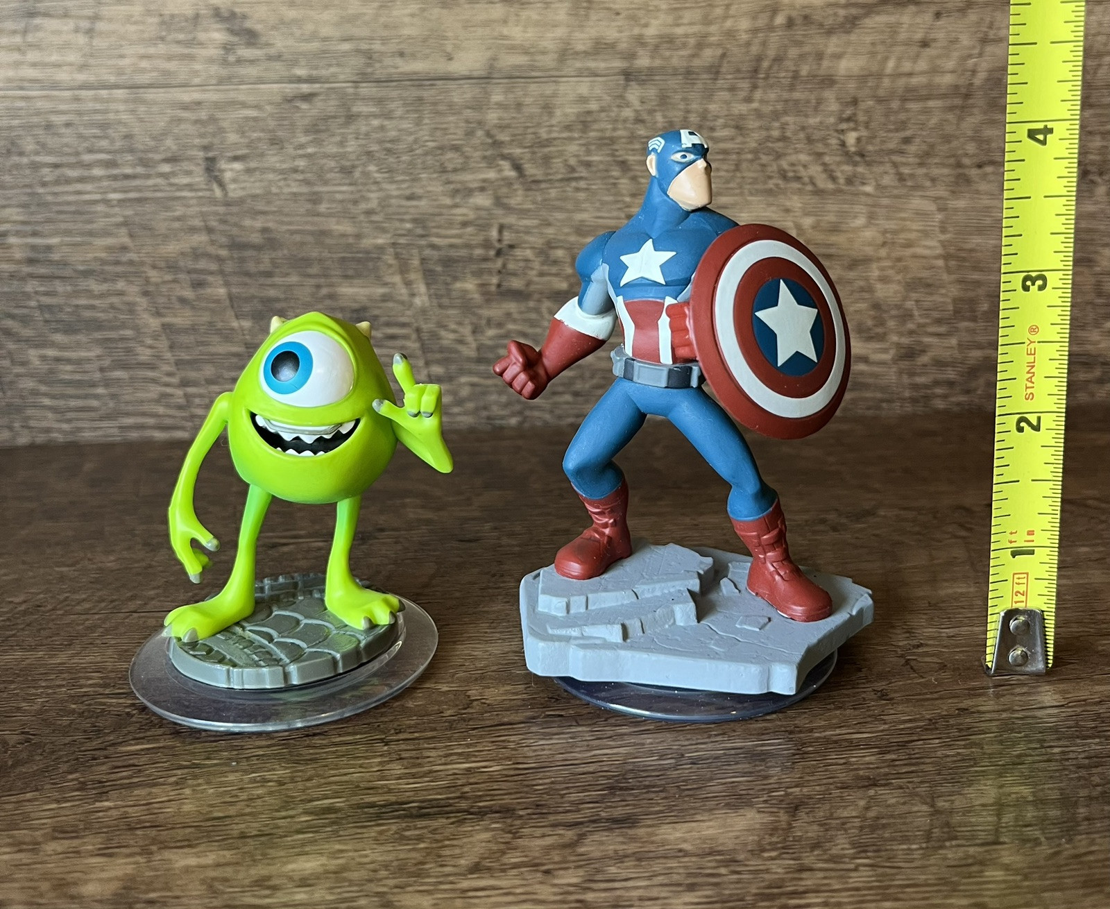 WIIU Disney Infinity Bundle Hulk Tinkerbell Captain America Figures With Base