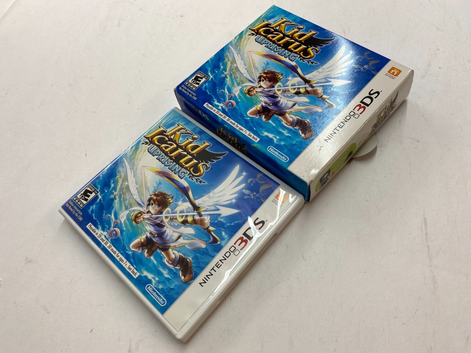 Kid Icarus Uprising (nintendo 3DS, 2012)