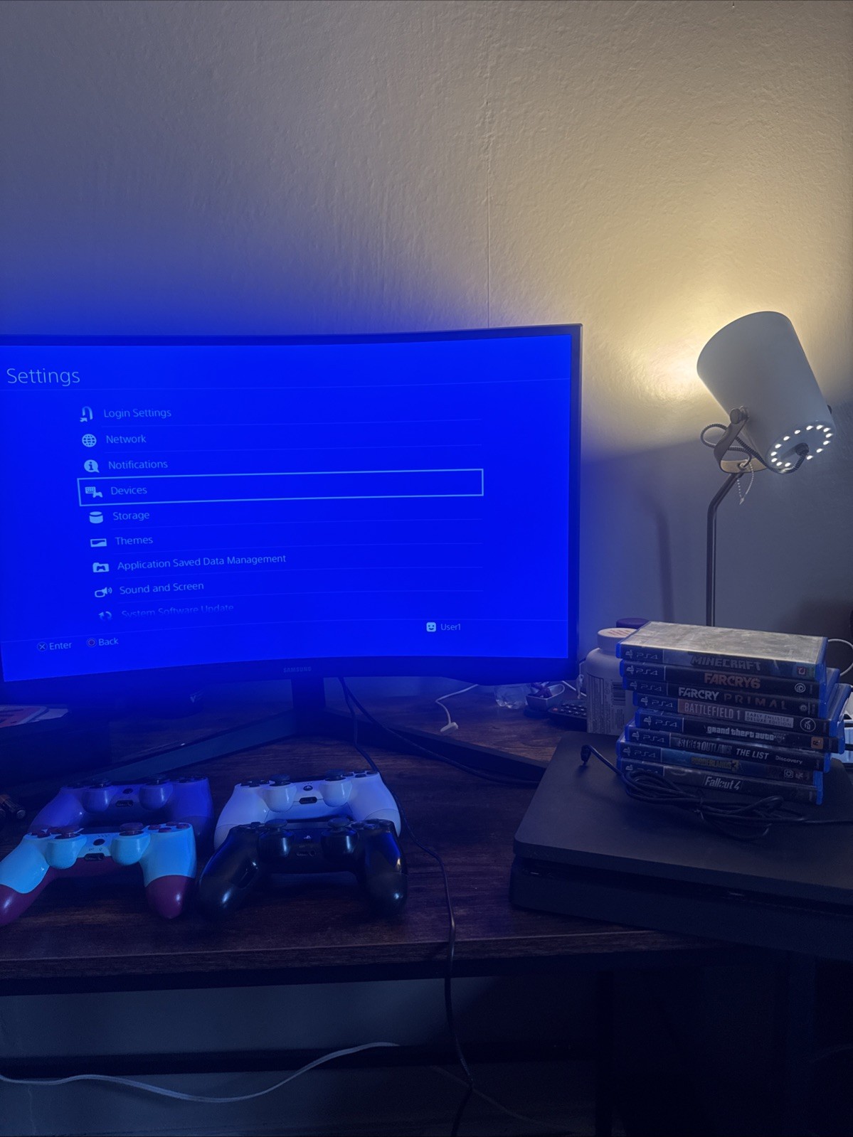 ps4 slim 500gb, 4 controllers, 8 games