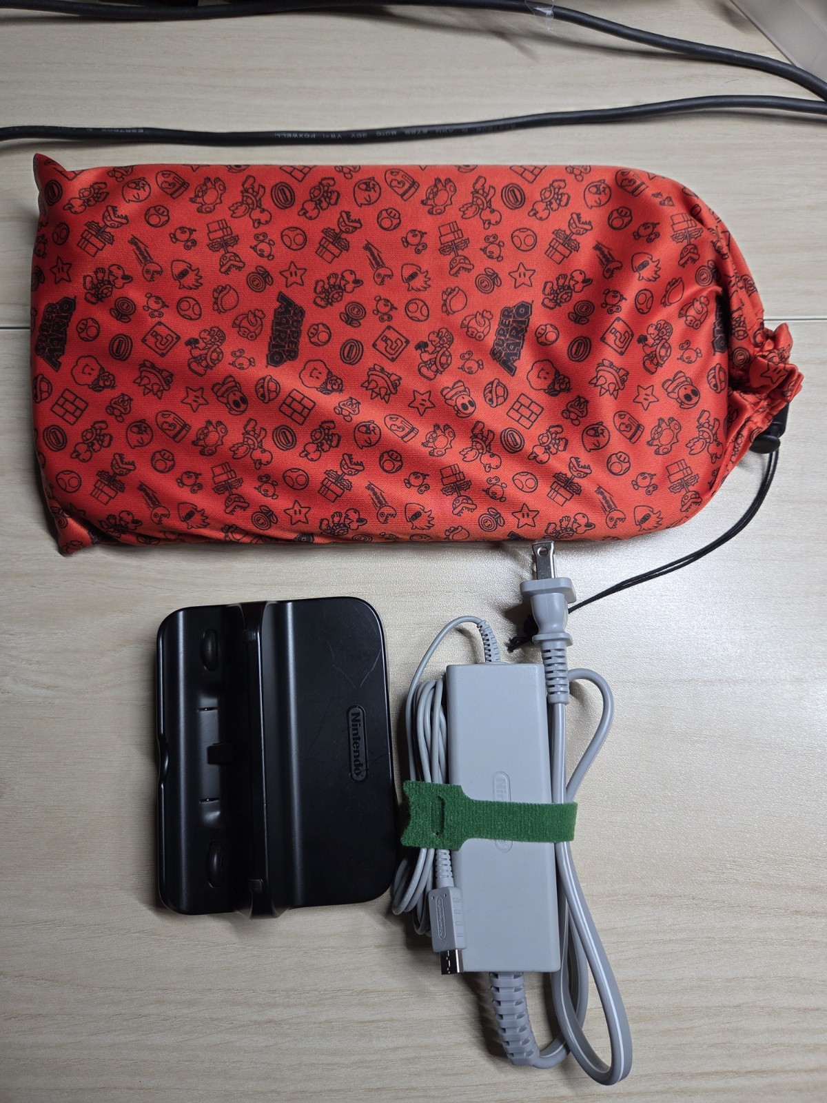 Wii U Game Pad WUP-010(USA) Charger & Stand with Stylus Tested Working Very Good