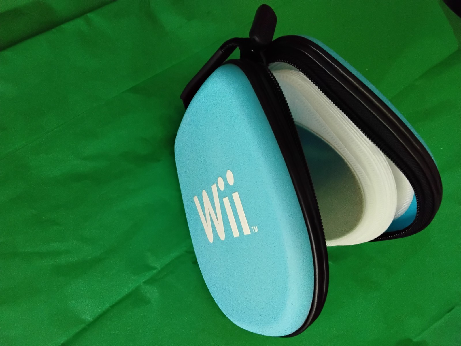 Rare 2006 Nintendo Wii promotional disc carry case, authentic, sealed