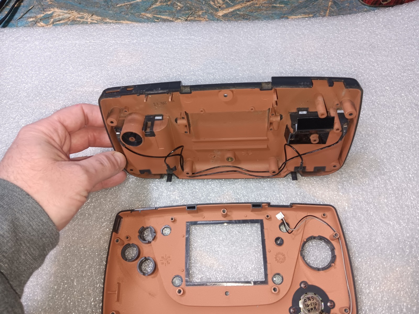 SEGA Game Gear 2110 EXACT EMPTY SHELL w/Glass Scratches ONLY-INTACT-SEE ALL