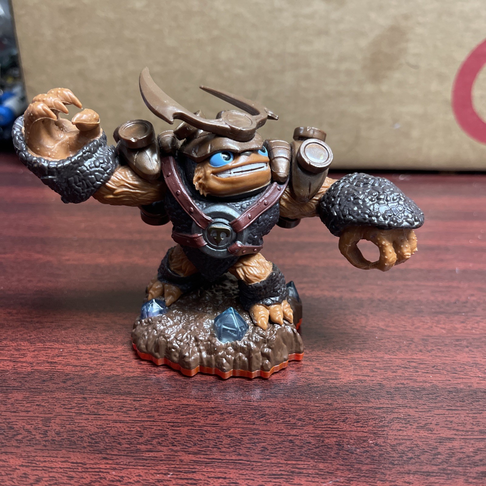 Skylanders Wallop Character Figure Spyro Series – Works, but missing hammer