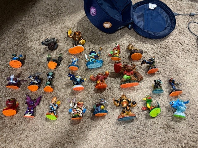 Mixed Lot of 25 Skylanders and Vehicles for Giants, Swap-Force (Case Included)