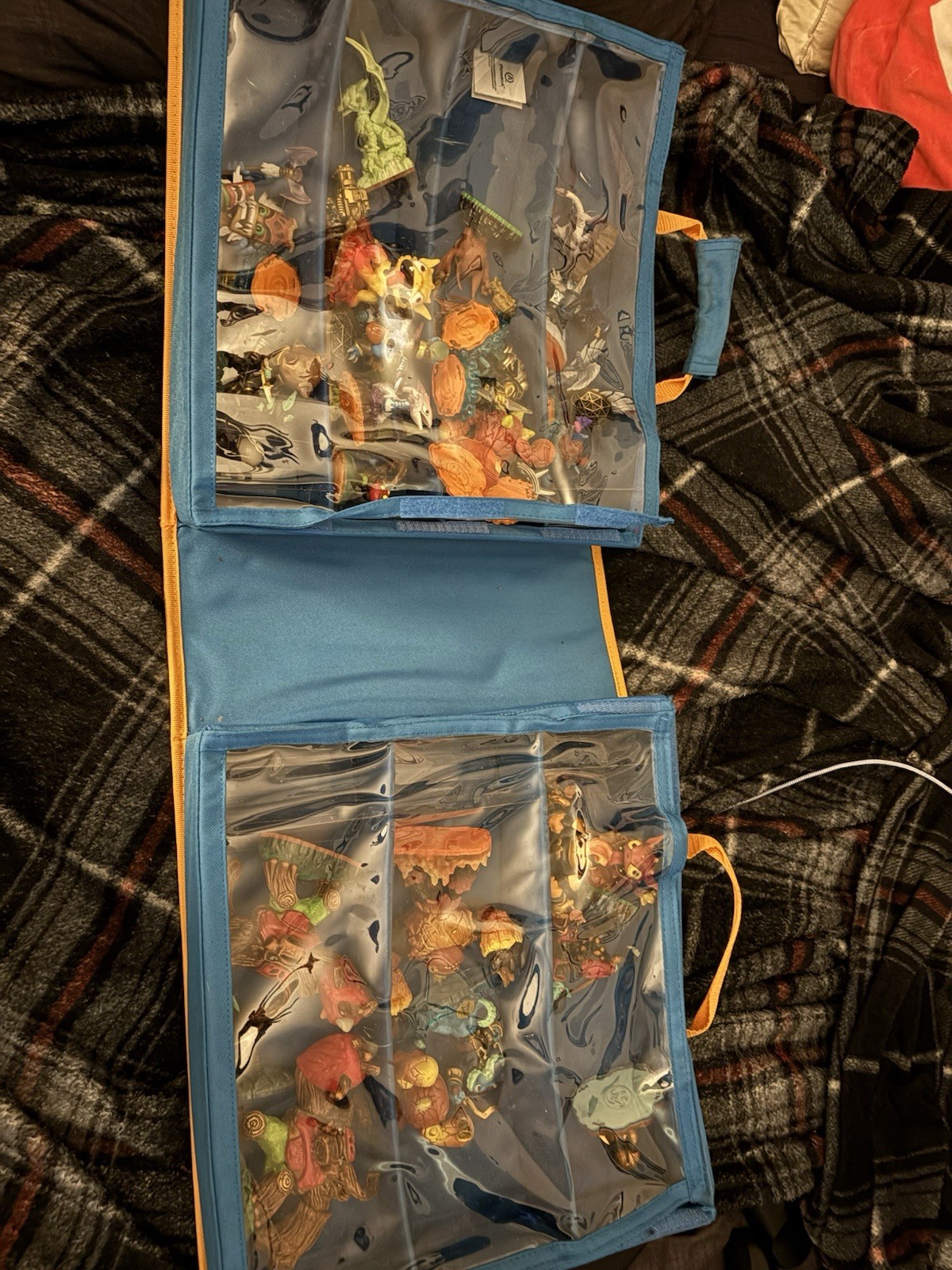 Activision Skylanders Giants Collectible Character Figure Pack Lot w/ Carry Case
