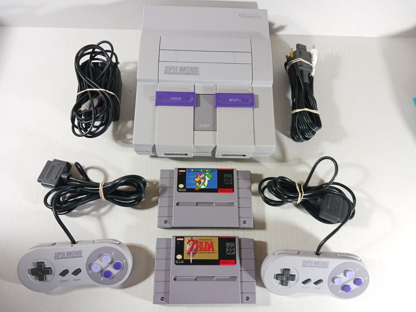 Super Nintendo Console Bundle OEM Near Mint Collection Zelda Mario 2 Controllers