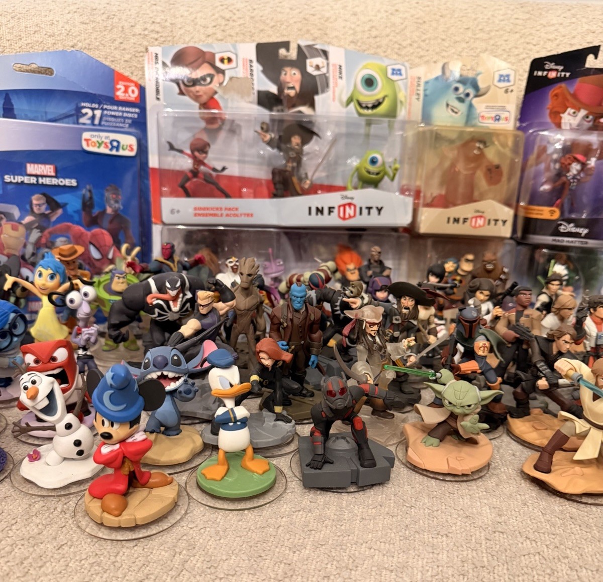 HUGE Disney Infinity 2.0 & 3.0 Figure Lot w/ power discs and more