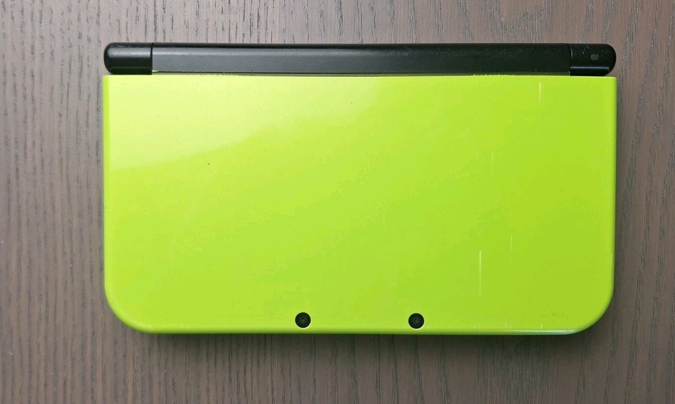 New Nintendo 3DS XL Lime Black | Charger + 32GB SD Card | Region Free