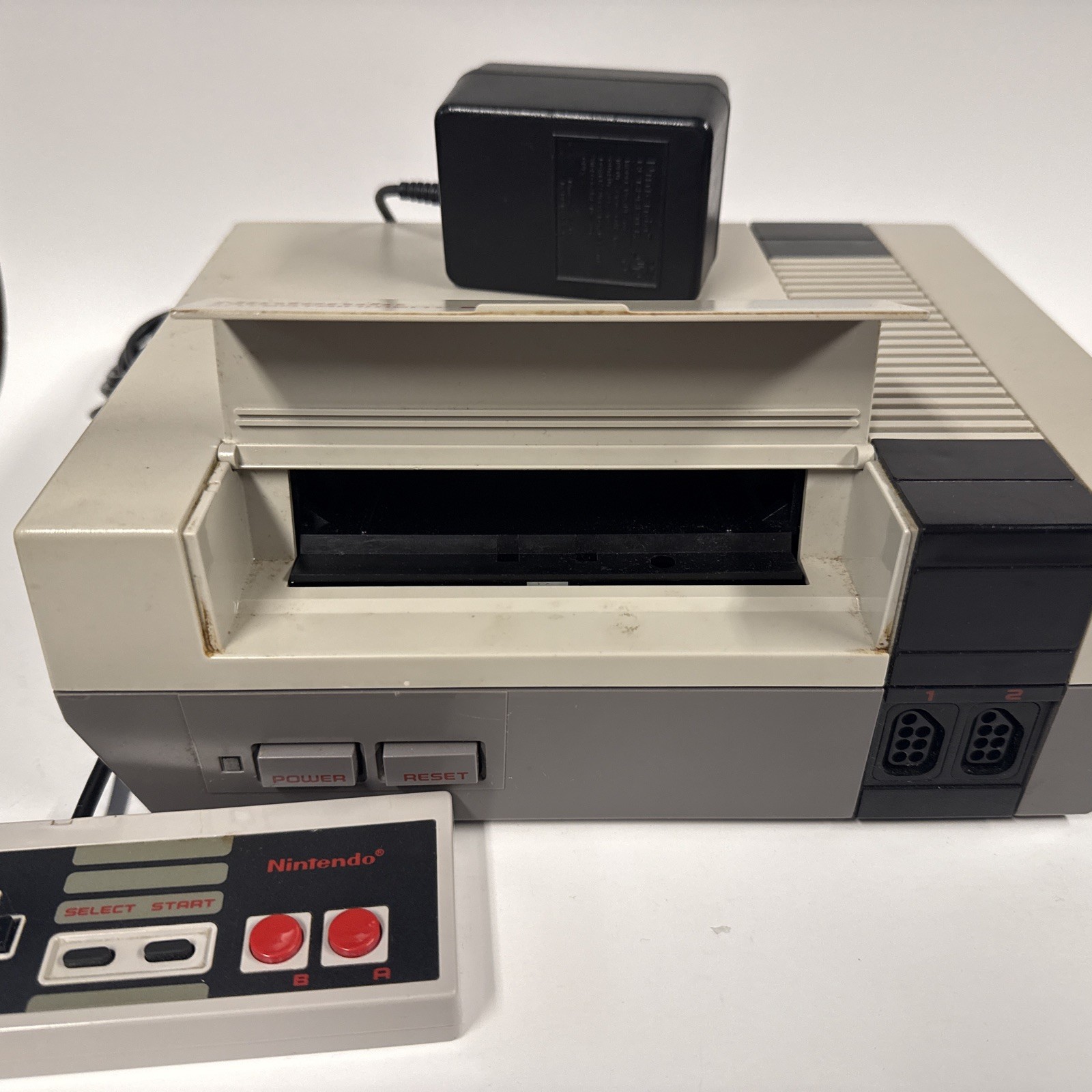 Nintendo Entertainment System NES Console – Gray (NES-001) With 2 Games