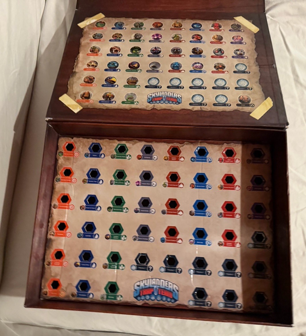 Skylanders Trap Team Collector Storage Box with Traps Rare Collectible