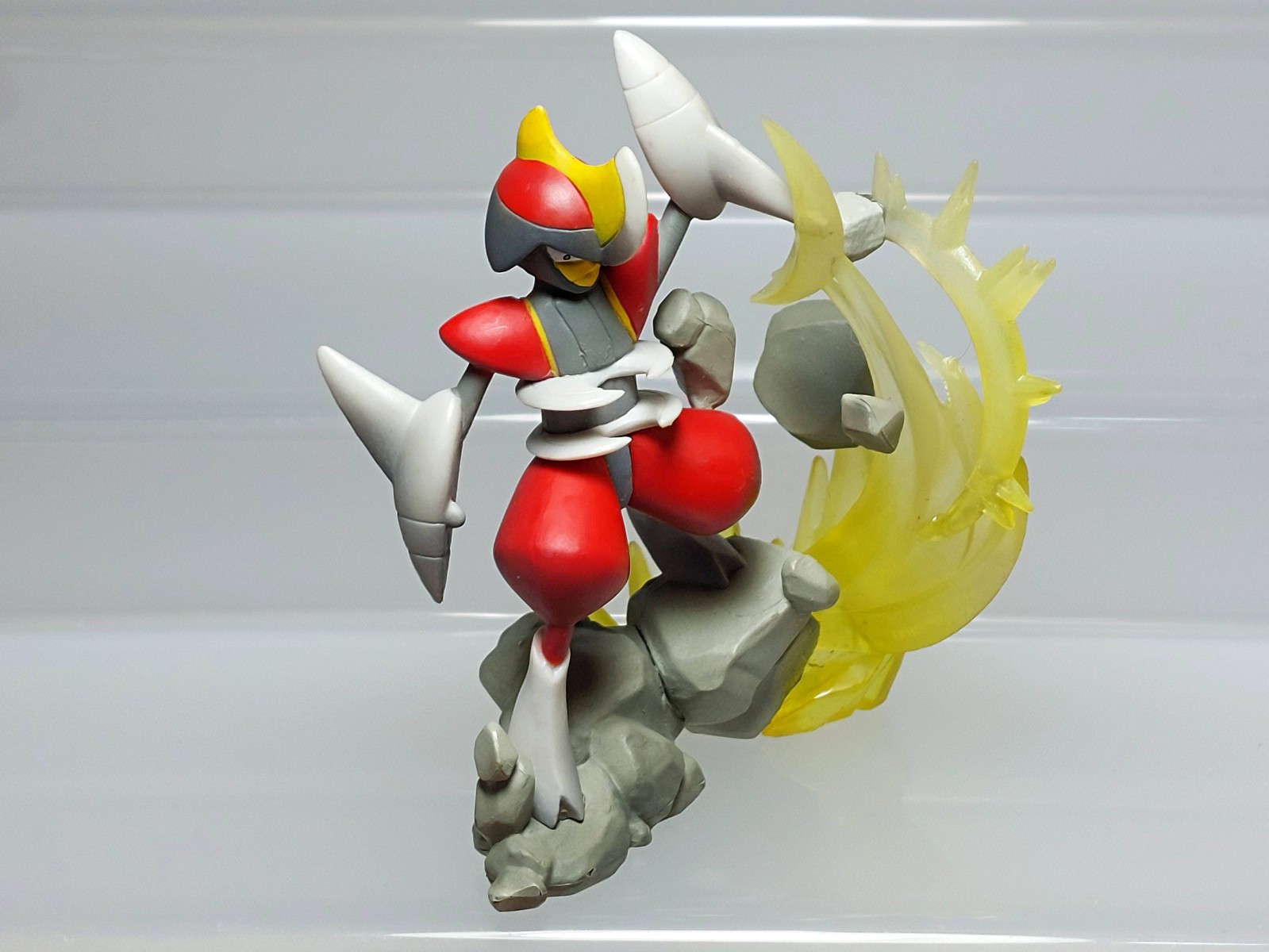 Bisharp (Metal Claw) Pokemon Figure Banpresto 2012 Japan H09 3.2in
