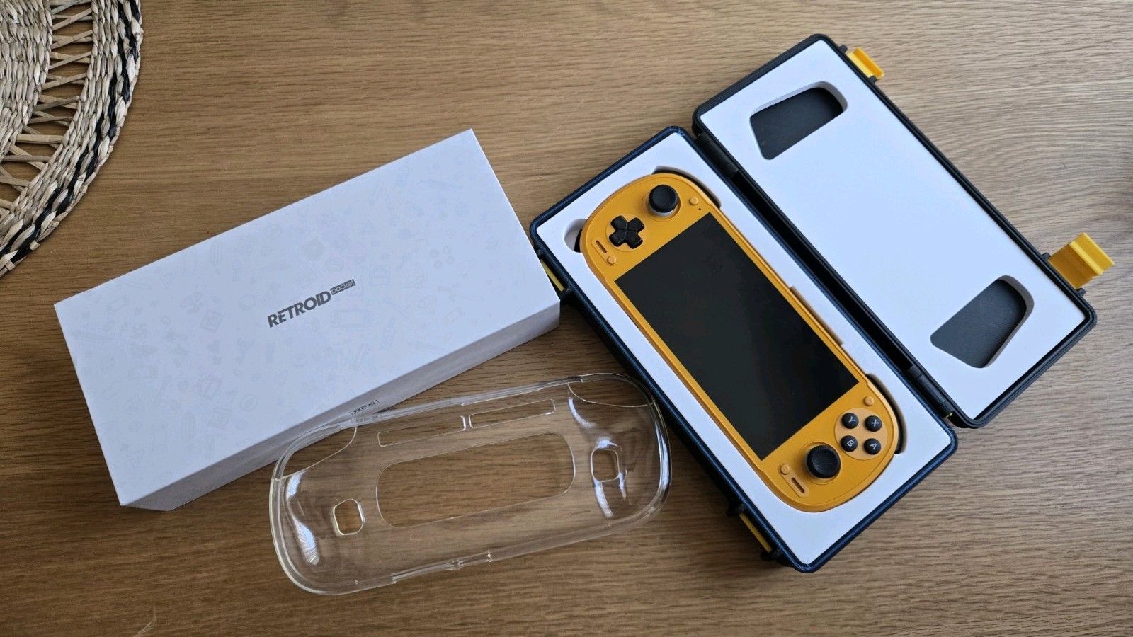 Retroid Pocket 6 12GB/256GB Orange with Accessories