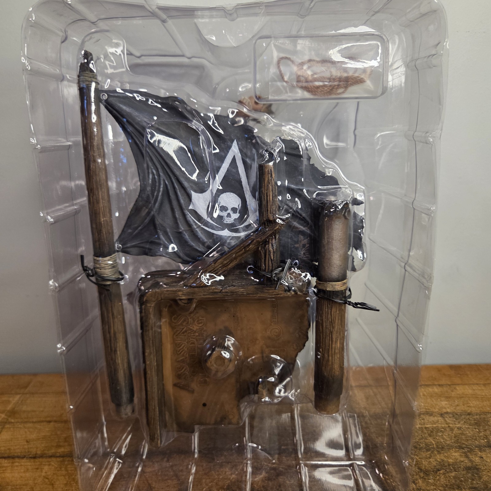 Assassin’s Creed IV 4 Black Flag Collector’s Edition Xbox 360 Set “Figure Only”