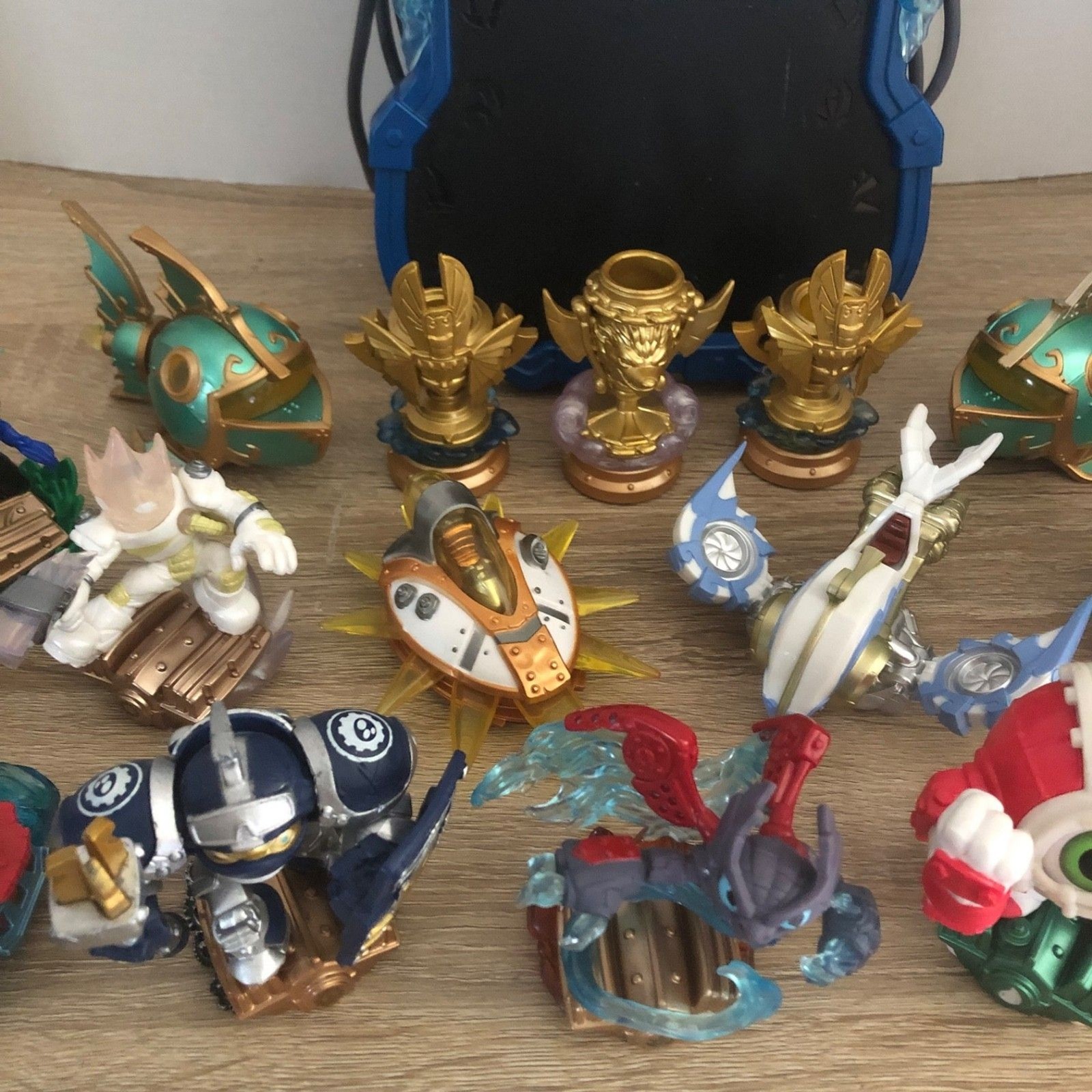 Skylanders Super Chargers Lot Of 20 Portal Power Character Figures Xbox 360