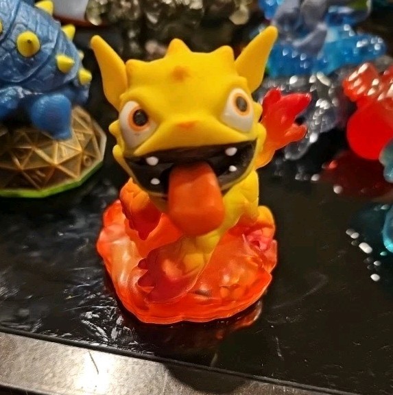 Skylanders Giants – Molten Hot Dog free shipping 🚢 📦