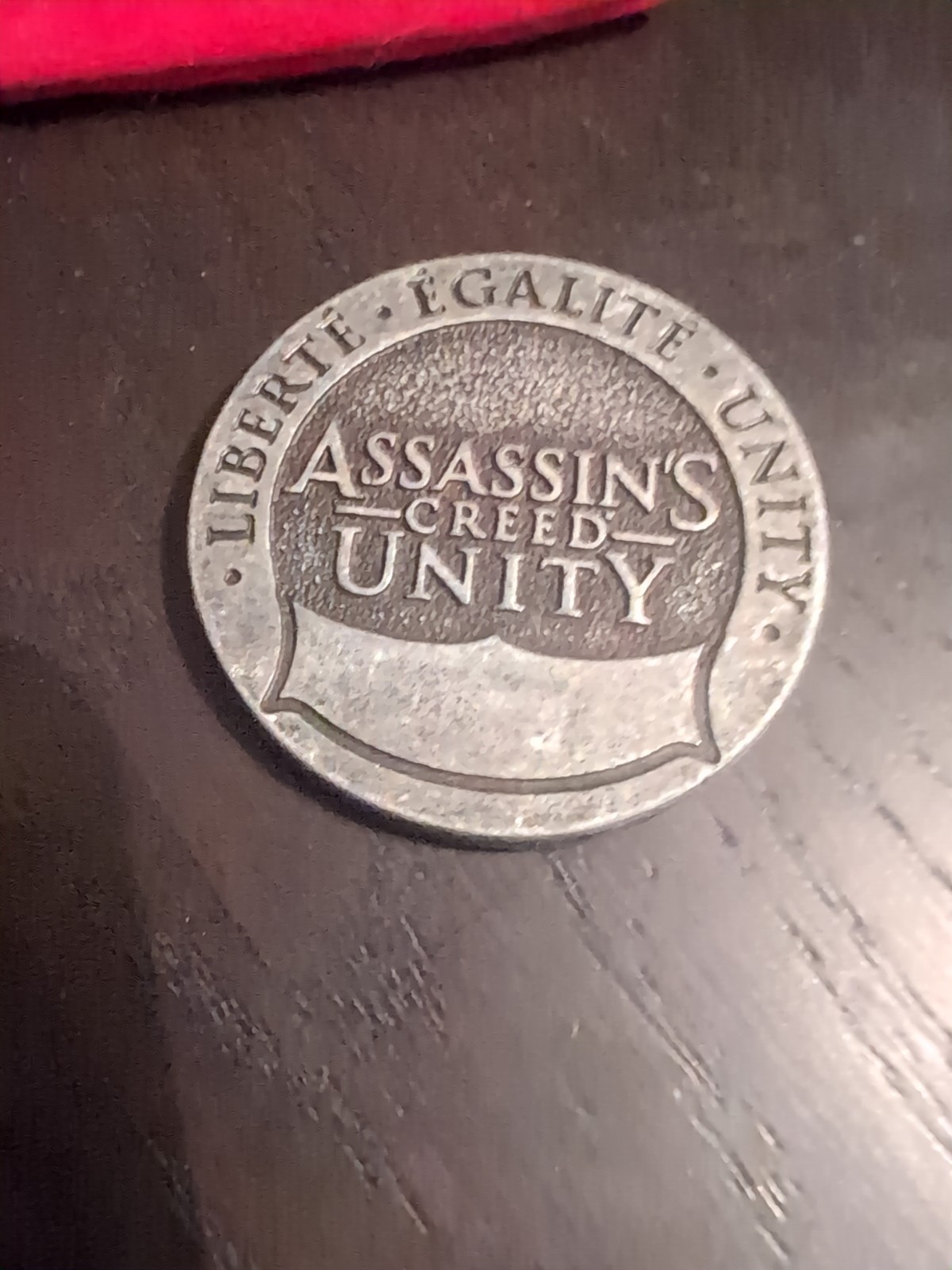 LOOT CRATE EXCLUSIVE Assassin’s Creed Unity Coin Medal Token w/ Velvet Pouch