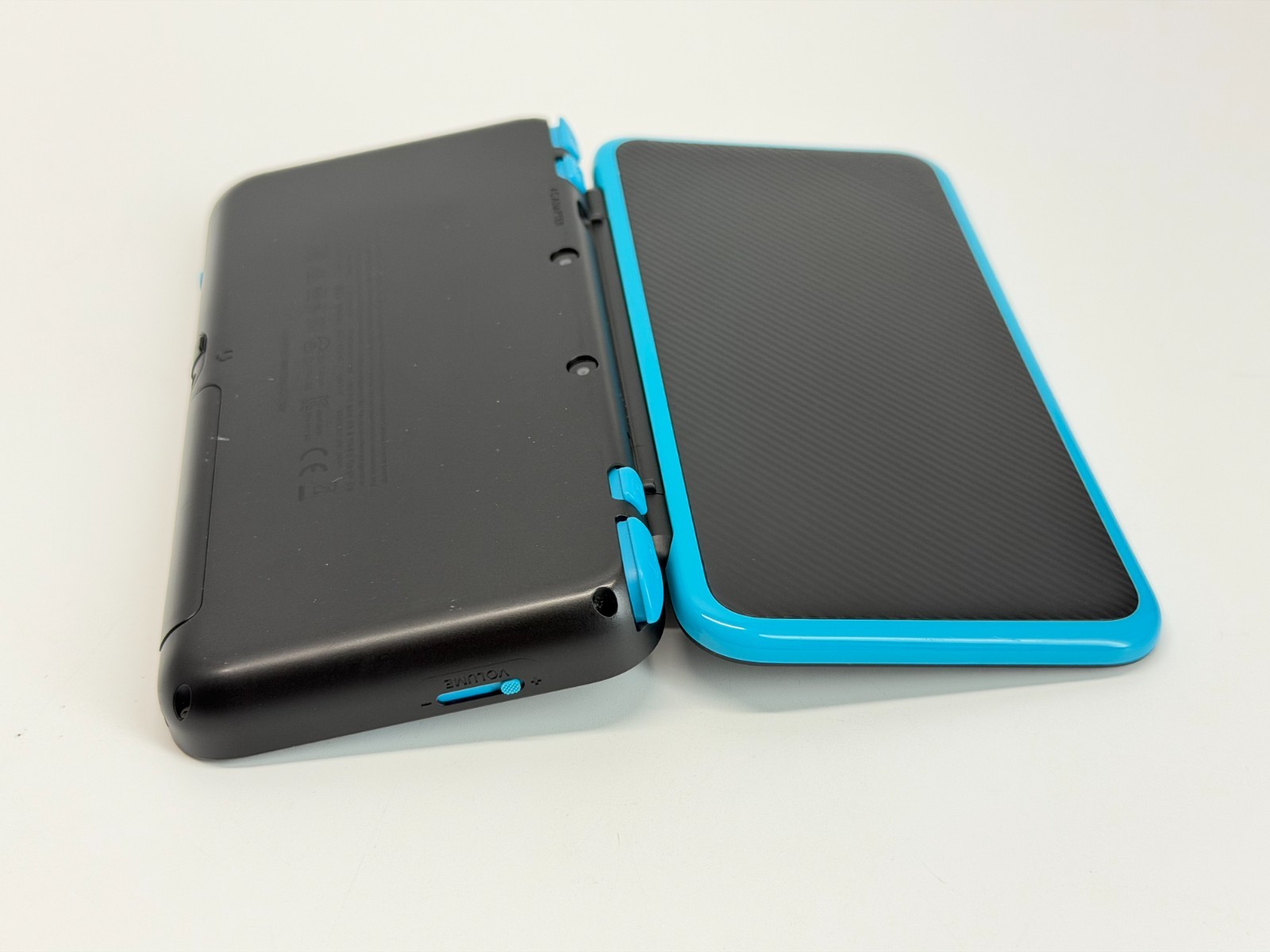 Nintendo New 2DS XL Blue/Black Handheld System Bundle w/Mario Kart 7