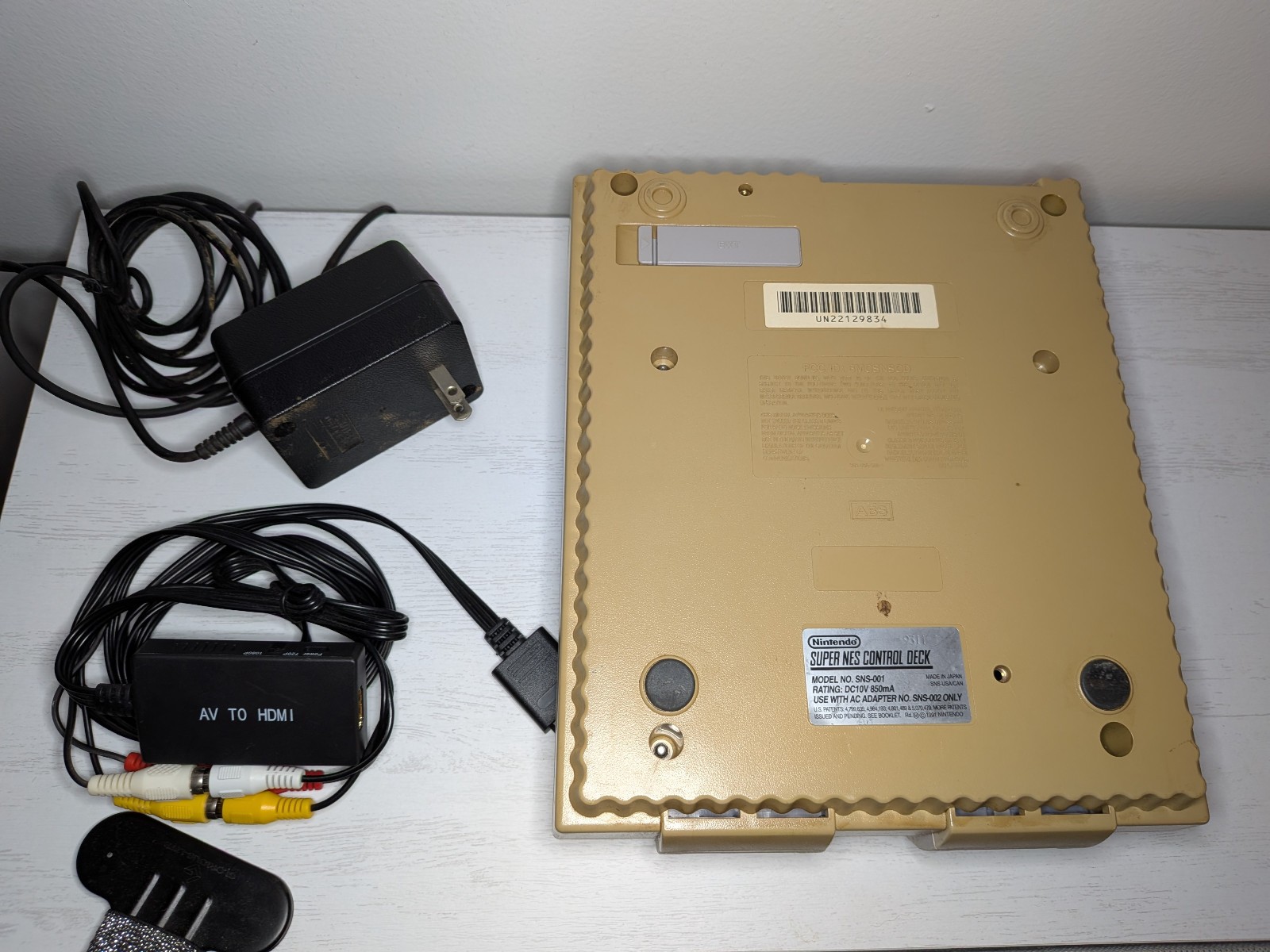 ORIGINAL NINTENDO NES CLASSIC – TWO CONTROLLERS* AV2HDMI ADAPTER* PWR* TESTED*