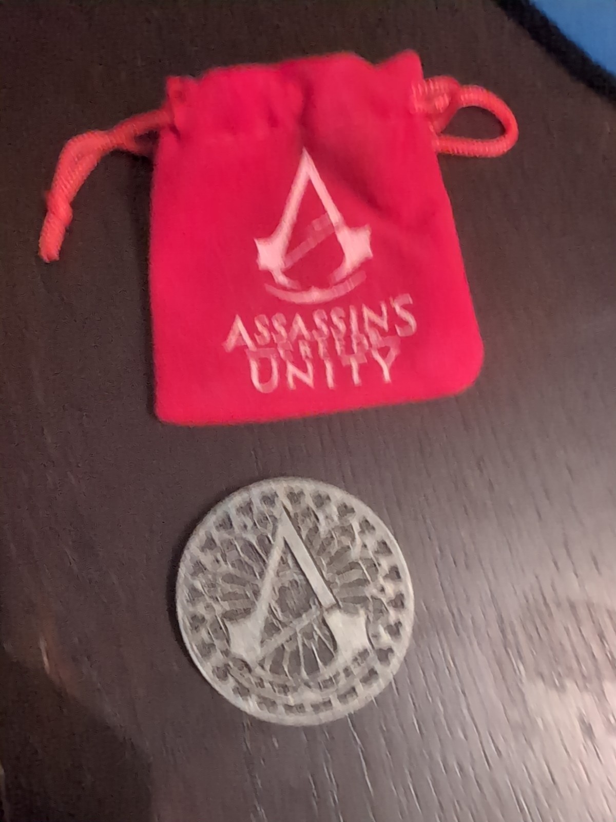 LOOT CRATE EXCLUSIVE Assassin’s Creed Unity Coin Medal Token w/ Velvet Pouch
