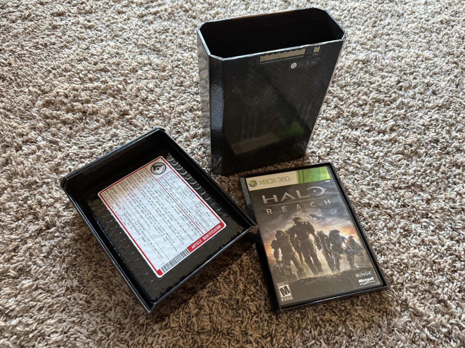 Halo Reach Legendary Edition, Complete Set. All Weapons, Box, Game, and Journal.
