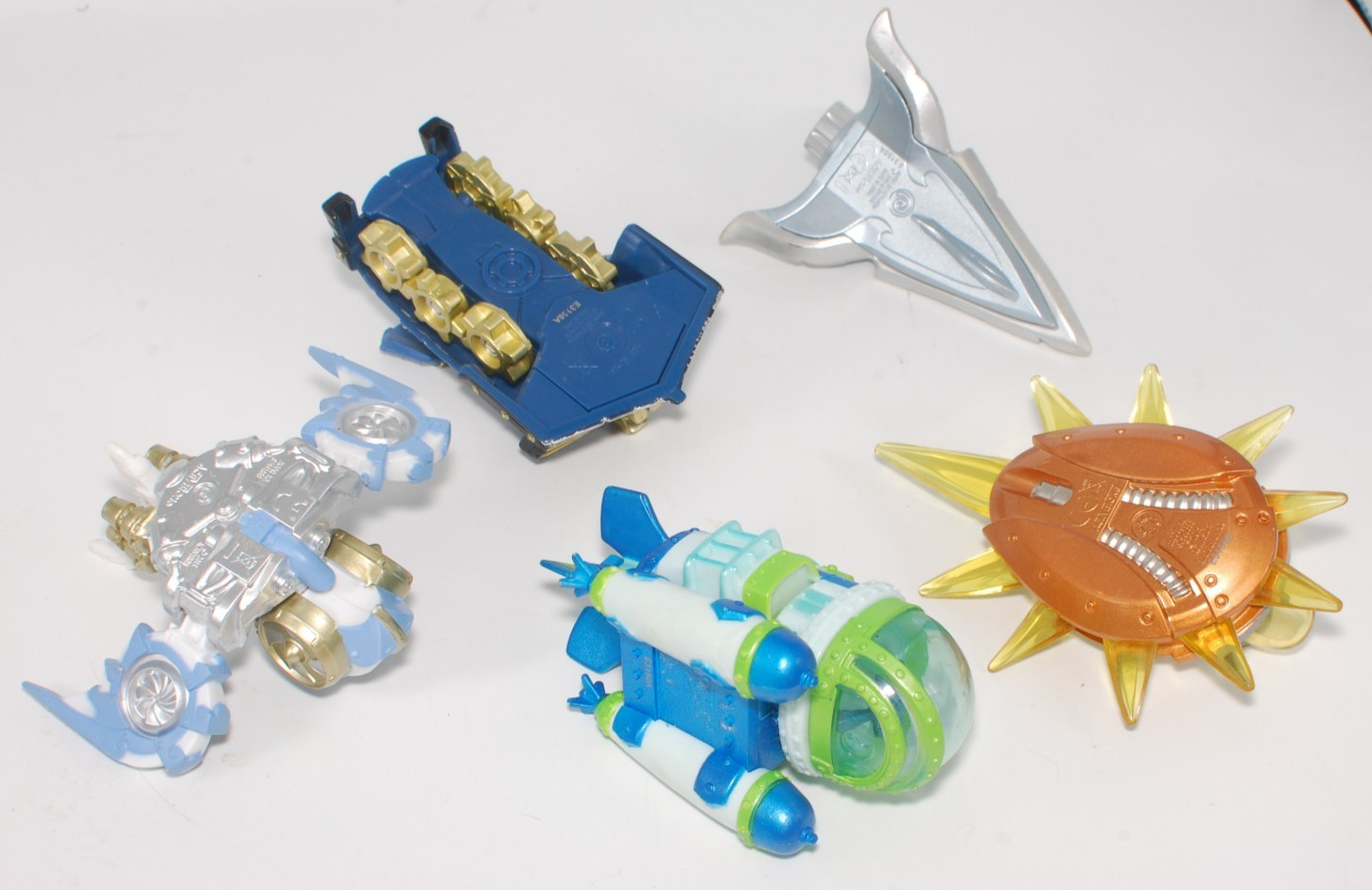 Skylanders Superchargers Lot of 9 Vehicles, 2 Racing Trophy, 4 Character Figures