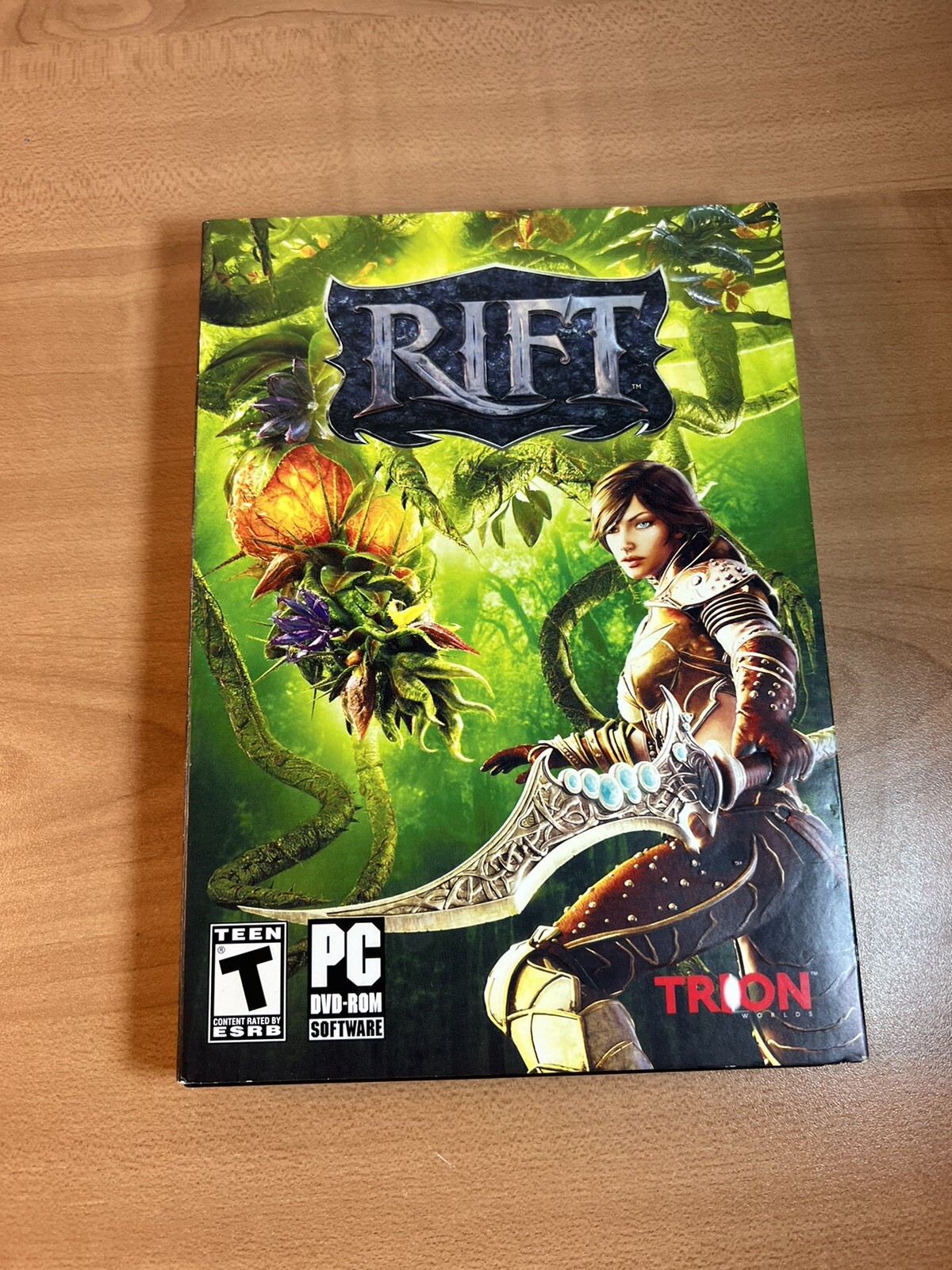 NEW Rift (PC, 2011) w/ Slipcover Fantasy MMORPG Windows Video Game, Manual