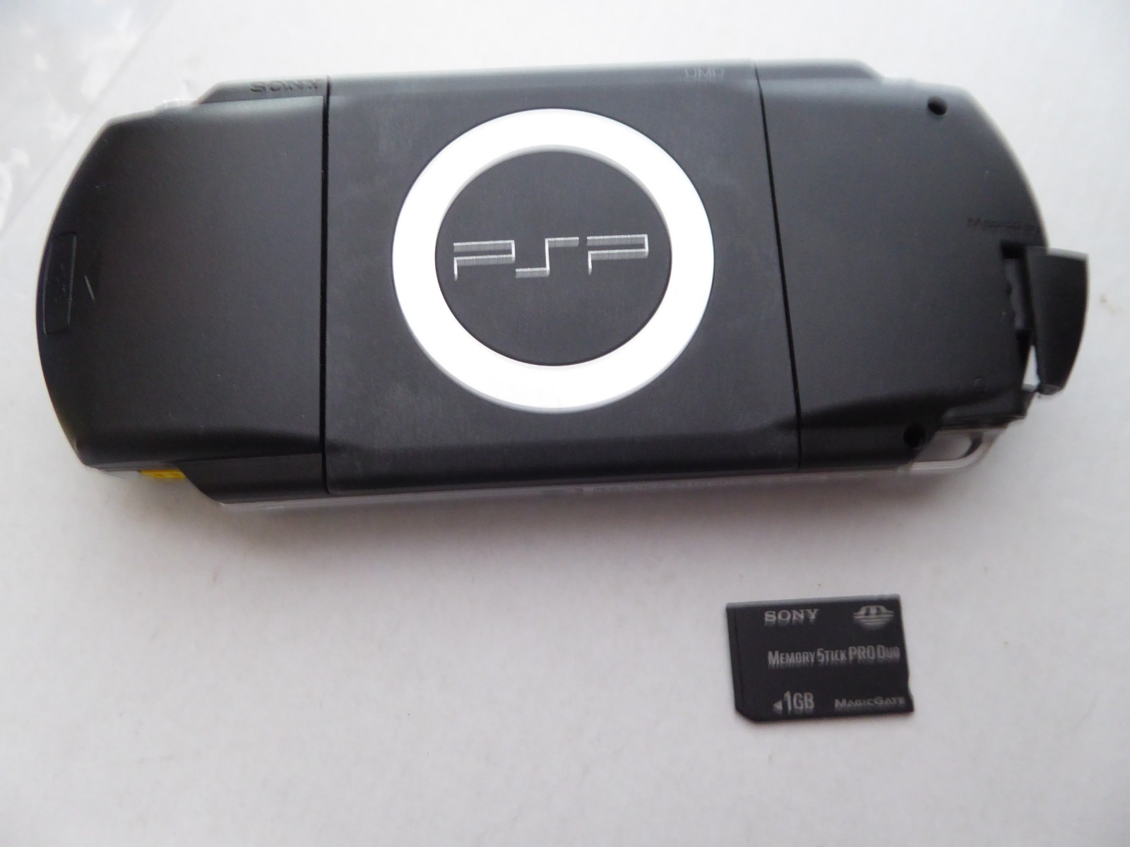 Sony PlayStation Portable PSP-1001 Gaming Console + 3 Games – Excellent