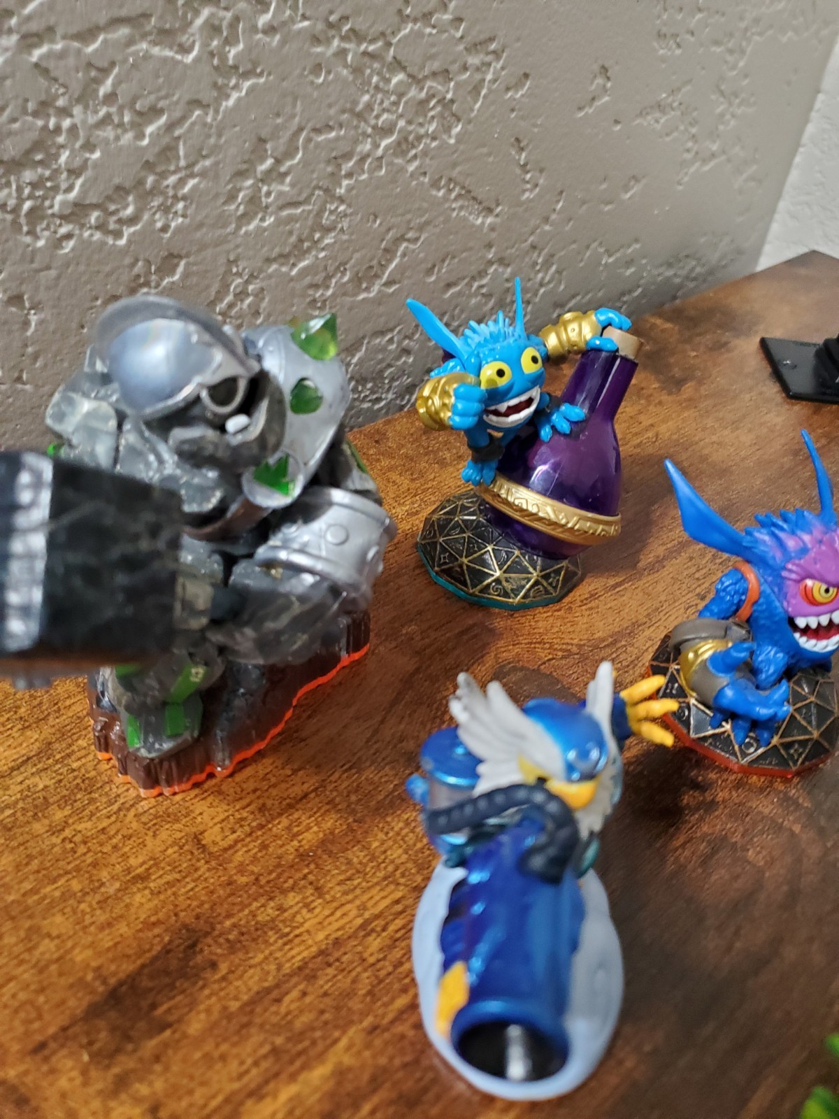 Skylanders Lot of 6 Pop Fizz Slobber Tooth Crusher Food Fight Blue Eagle Guzzle