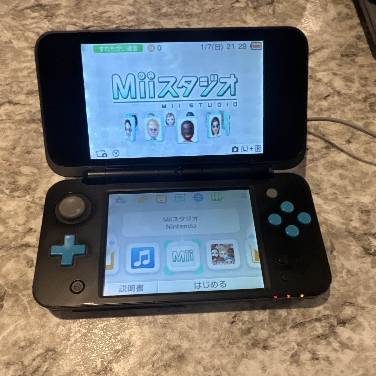 Nintendo New 2DS LL Black/Blue Shoulder Button Broken