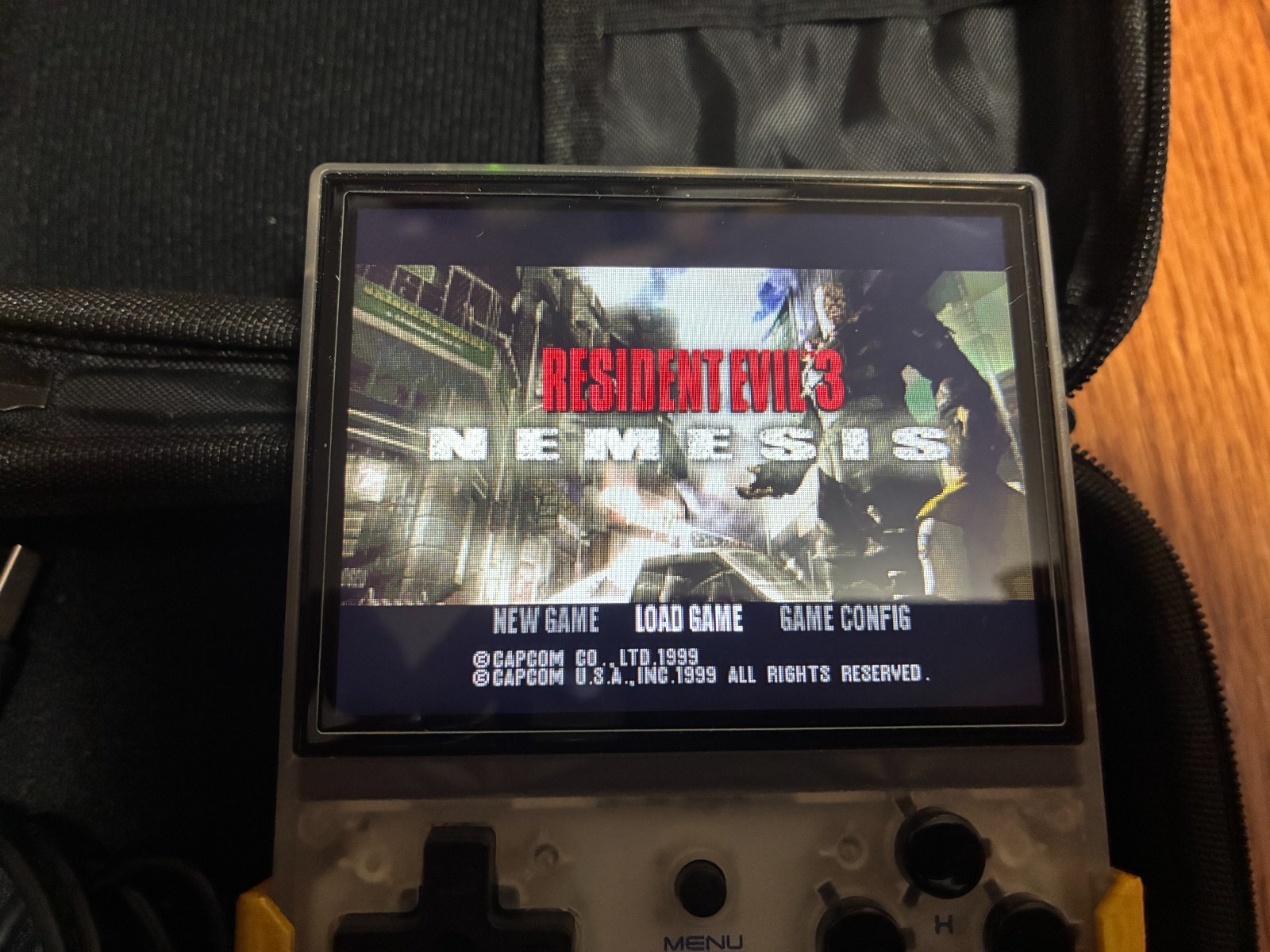 Anbernic RG35XX Retro Handheld Game Console, Dual OS 64GB, Case, 3D printed grip