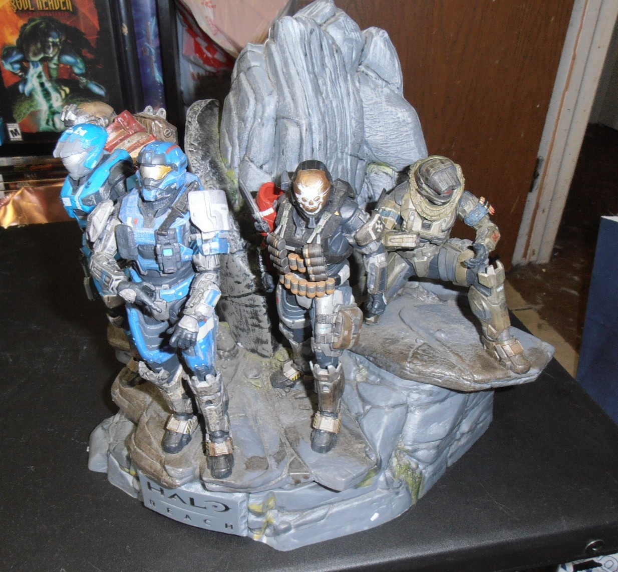 Halo Reach Legendary Edition (Microsoft Xbox 360) Missing some items.