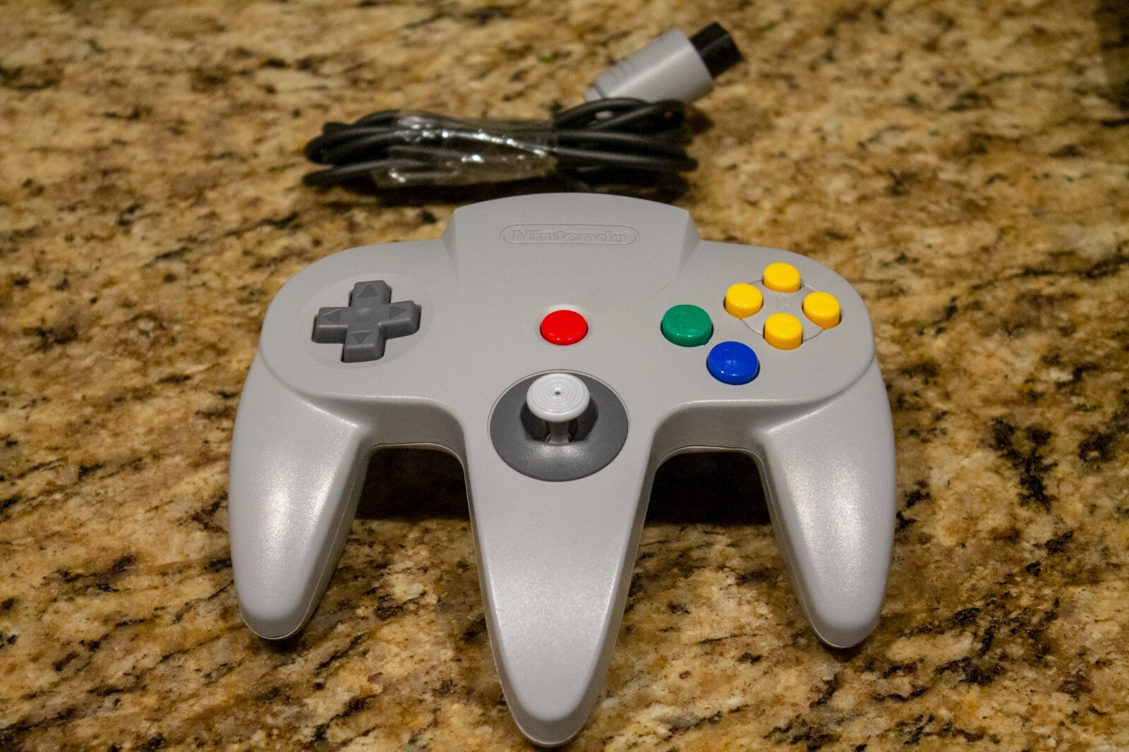 N64 Nintendo 64 VINTAGE CONSOLE+  3 NEW CONTROLLERS + Cords + TESTED-