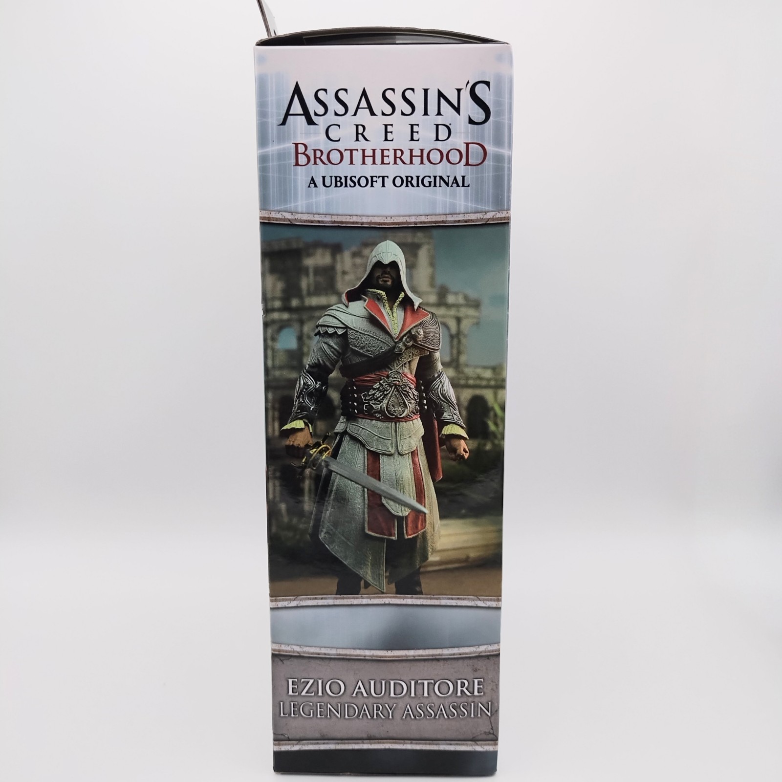 NECA Assassin’s Creed Brotherhood Ezio Auditore Action Figure Box Sword Ubisoft