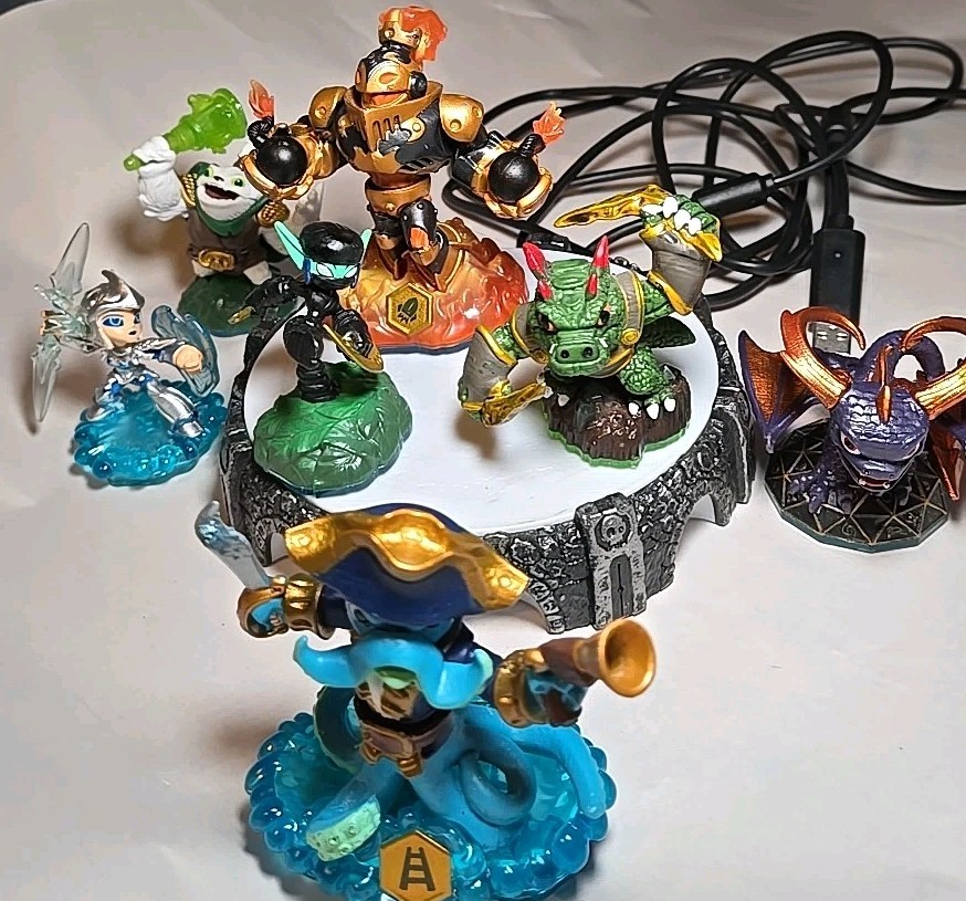 Activision 2013 Skylanders Swap Force Lot Of 7 and Portal