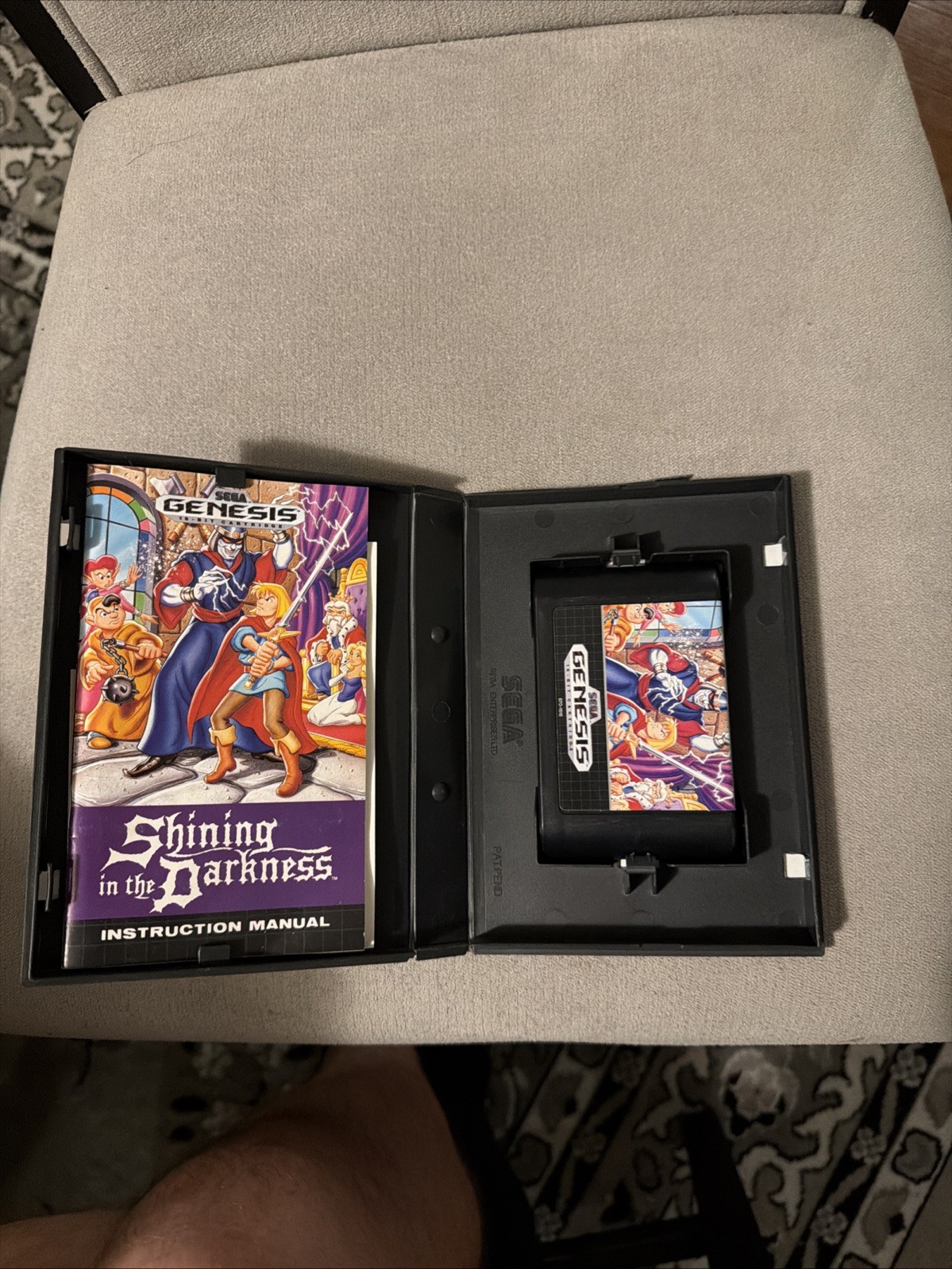 SHINING IN THE DARKNESS SEGA GENESIS GAME CARTRIDGE GAME, MANUAL AND CASE CIB