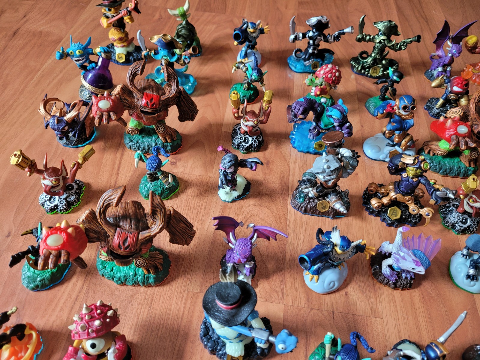 HUGE Lot Of 52 Activision Skylanders Character Figures Mixed Series Action
