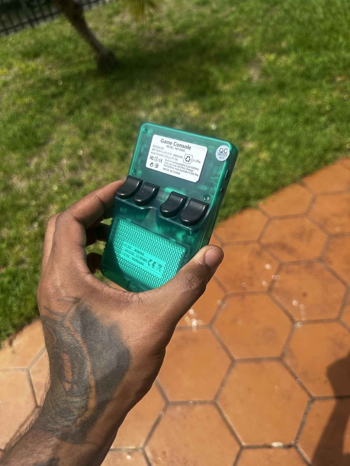 R36S Handheld Game Console Transparent Green, Wi-Fi, USB-C, 640×480