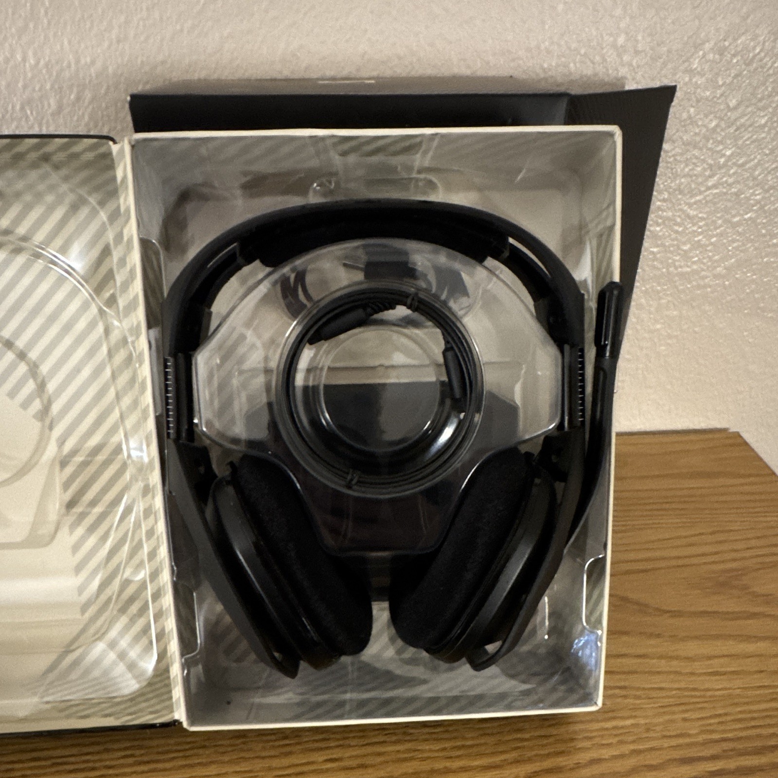 Astro A50 Wireless Over-Ear Gaming Headset w/ Base Station PS4/PC/Mac Black