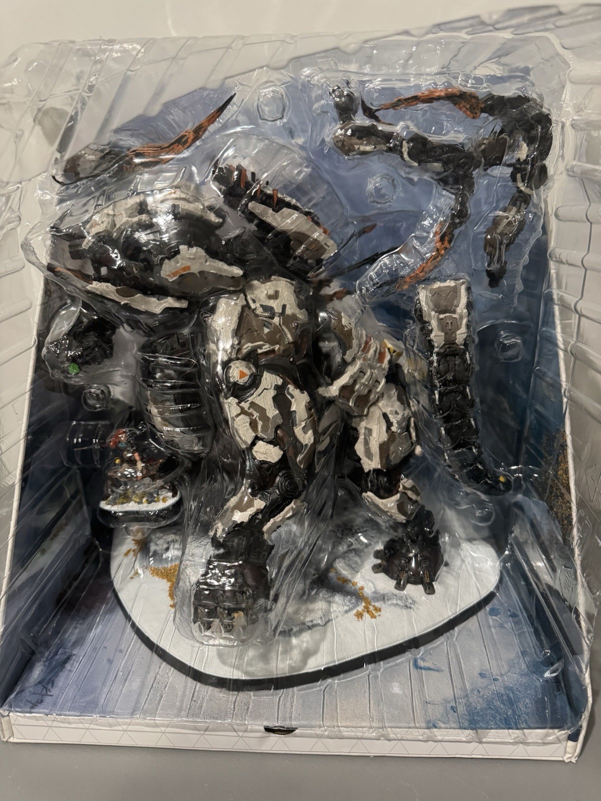 Horizon Forbidden West Collector’s Edition – Tremortusk/Aloy Statues With Box!
