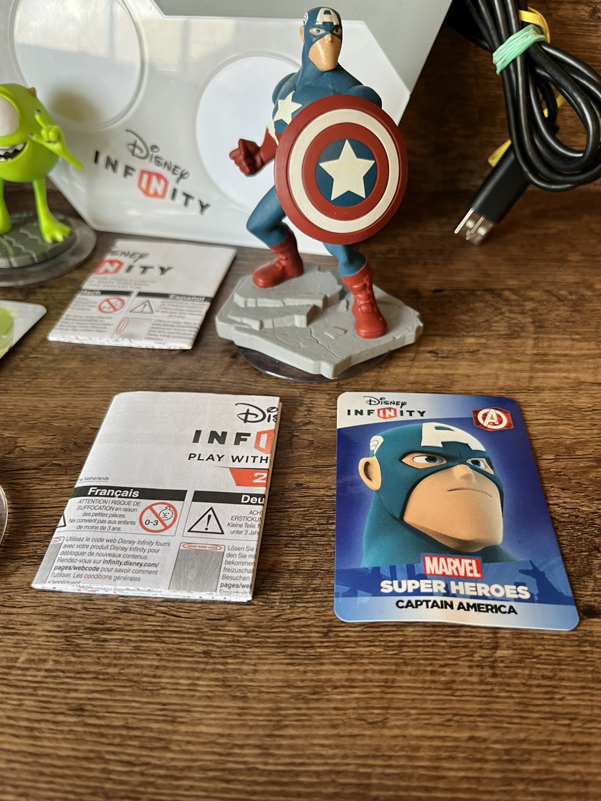 WIIU Disney Infinity Bundle Hulk Tinkerbell Captain America Figures With Base