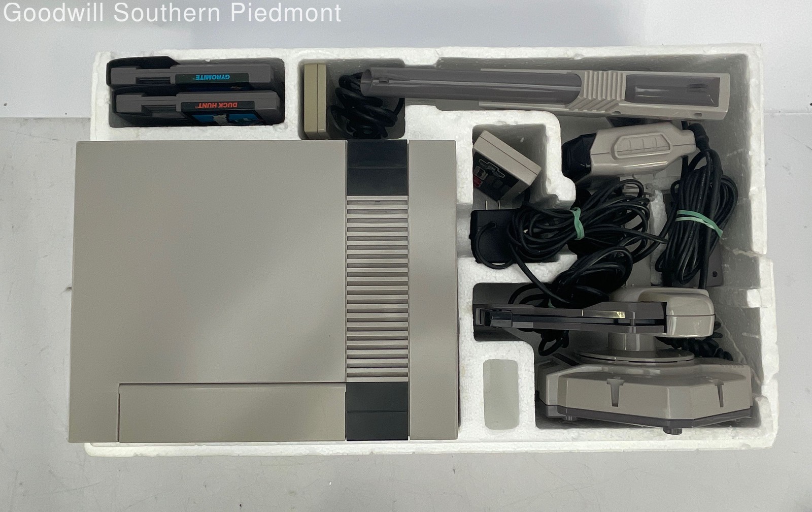 Nintendo NES Deluxe Set with Rob the Robot Complete CIB – Tested