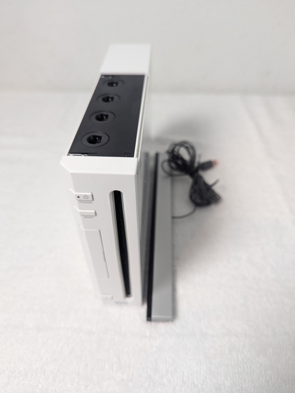 Nintendo Wii White Console RVL-001 Bundle 1 Controller, Sensor, Cords Tested