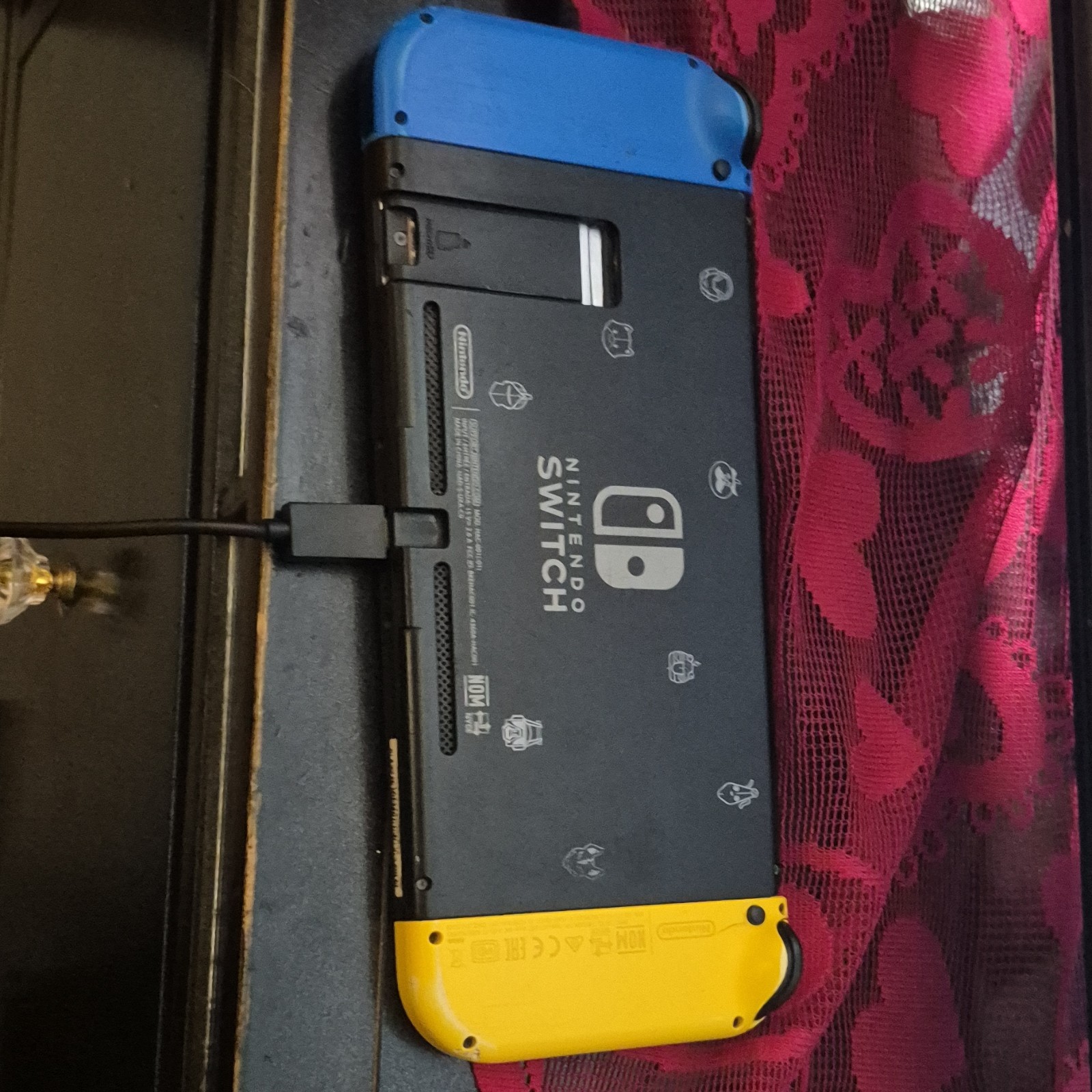 Nintendo Switch 32GB 720p HD Region Free Console Yellow/Blue Joy-Con + Cable
