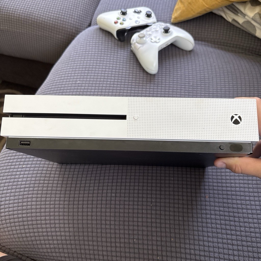 Microsoft Xbox One S 1TB White Home Console 4K UHD Model 1681
