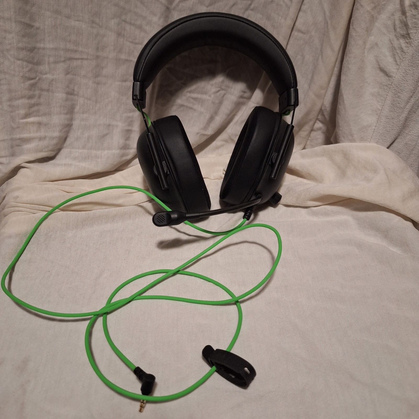Razer Blackshark V2 X Black Over the Ear Gaming Headset Wired Lightly Used w/Box