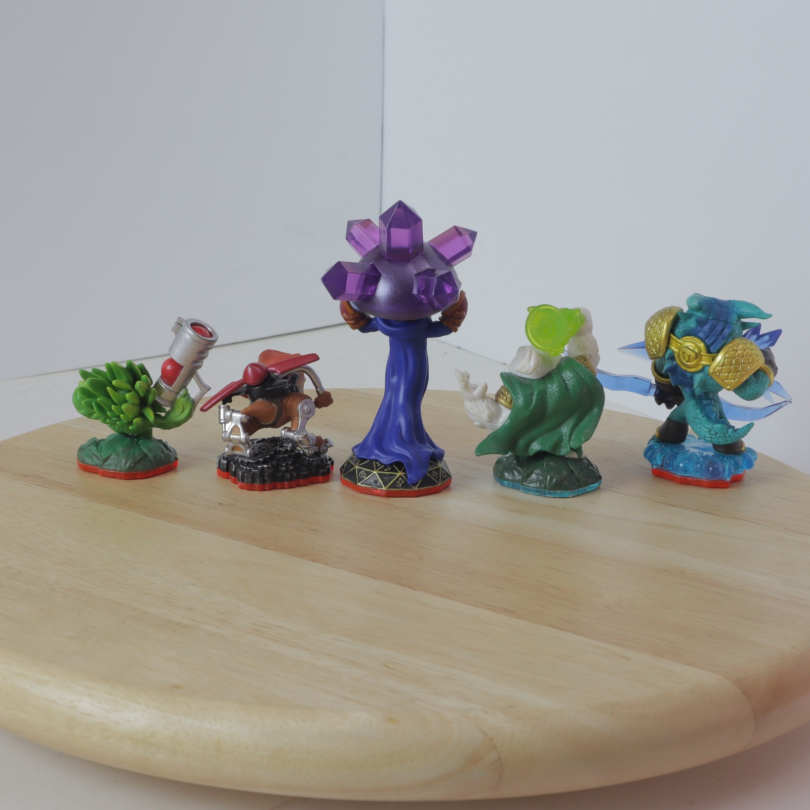 Skylanders Mixed Lot of 22 Figures, Vehicles and Magic Items – Mostly Untested