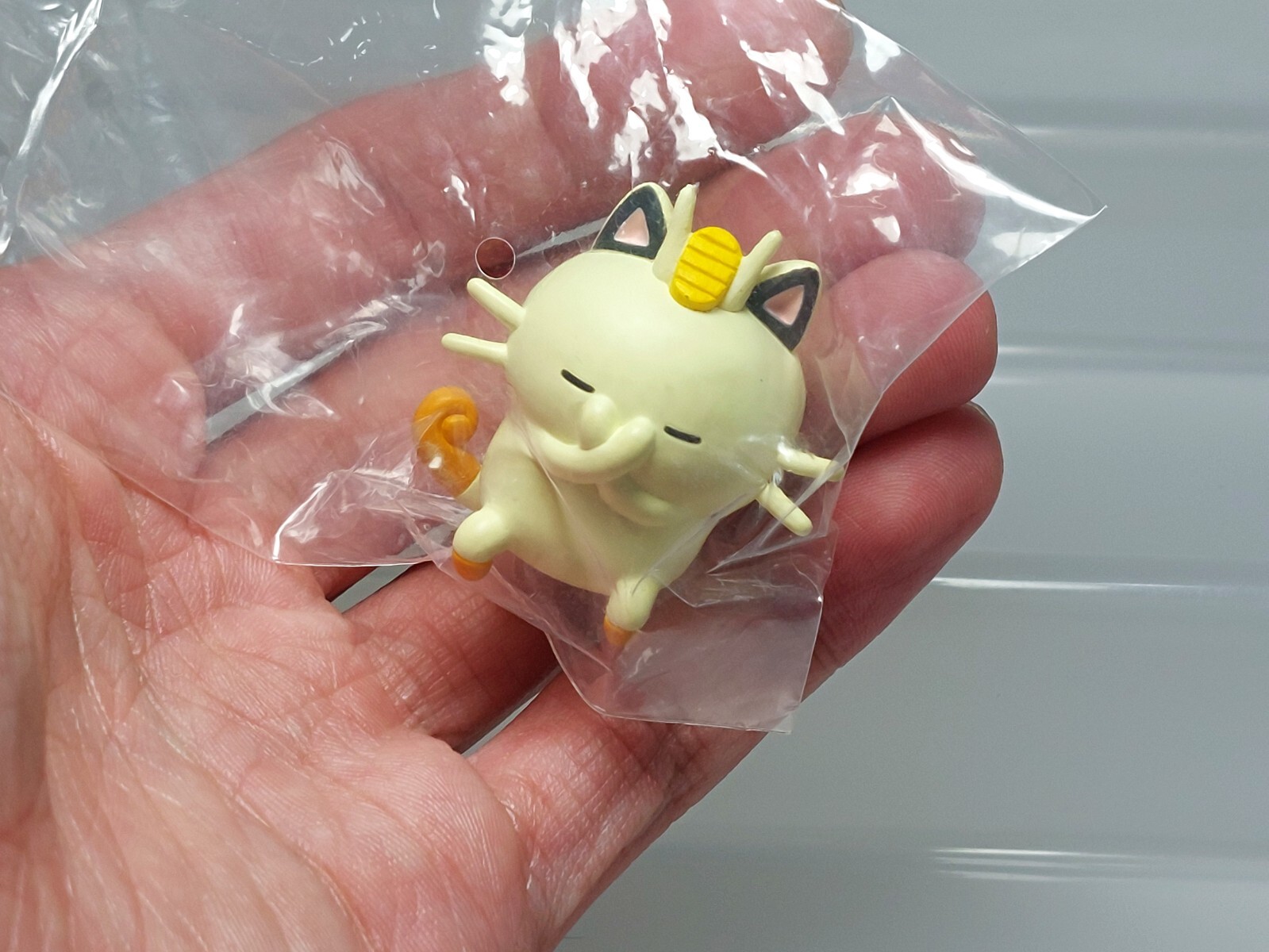 Pokemon Center Japan 2020 Figure Oyasumi Chuu Meowth Nyarth New 0.8in