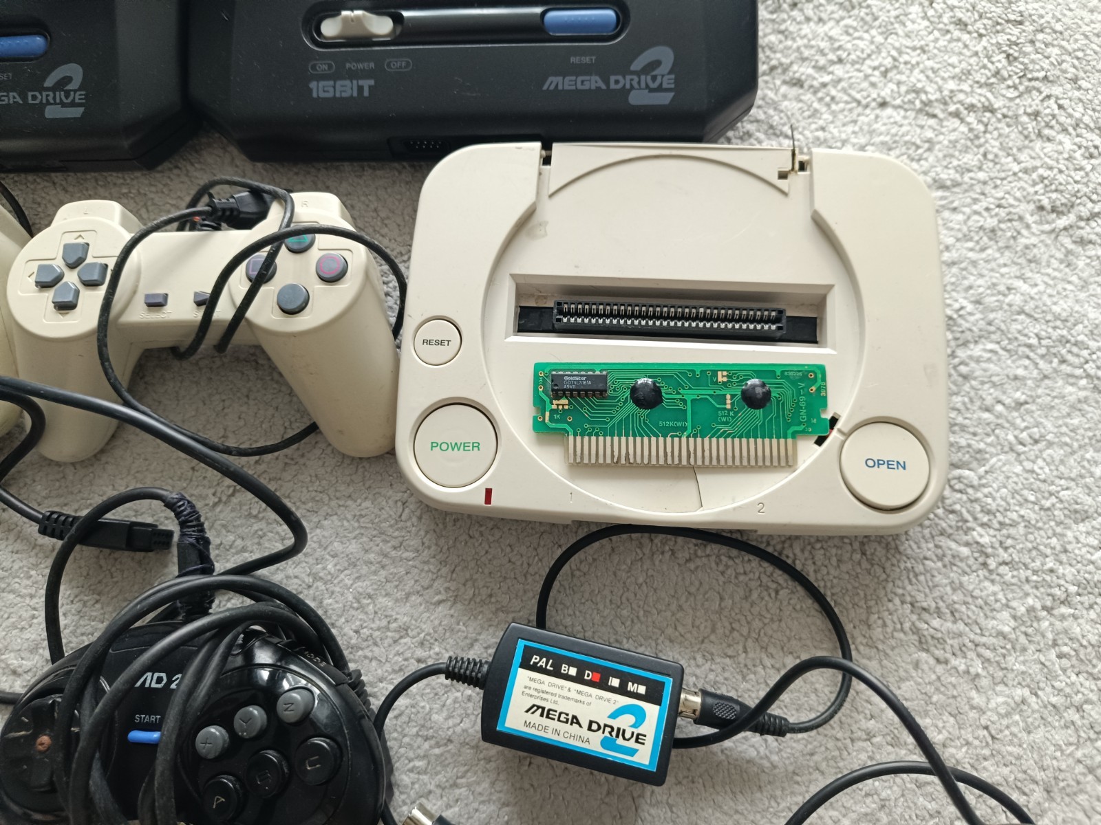 Set of consoles Sega Mega Drive 2.Full set.Cartridge Mortal Kombat 3.Working