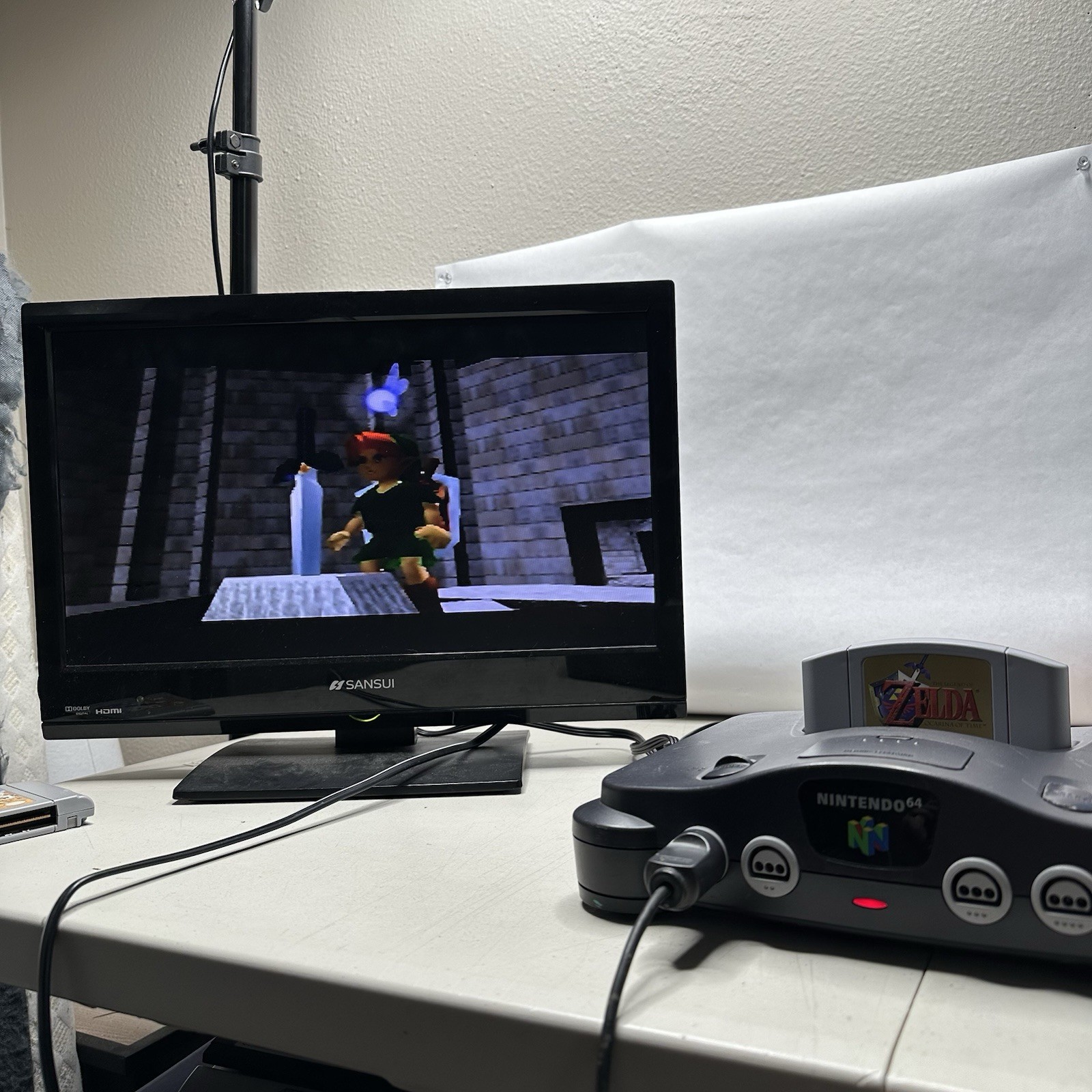Nintendo 64 N64 Gaming Console with Black Controller & Cords READ