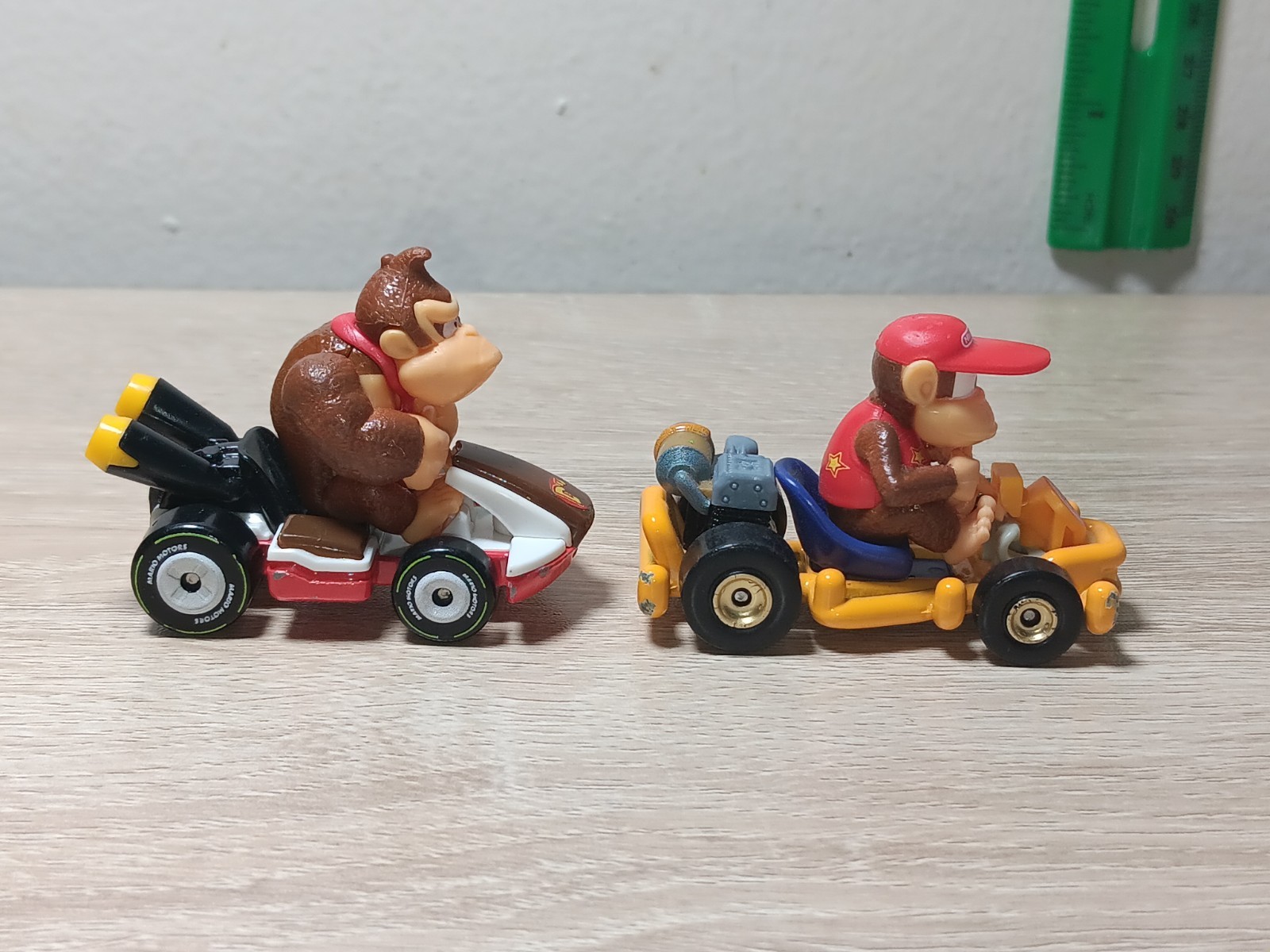 4-PK DIDDY KONG Super Mario Kart Hot Wheels Donkey Shy Guy Red Blue Pipe Frame